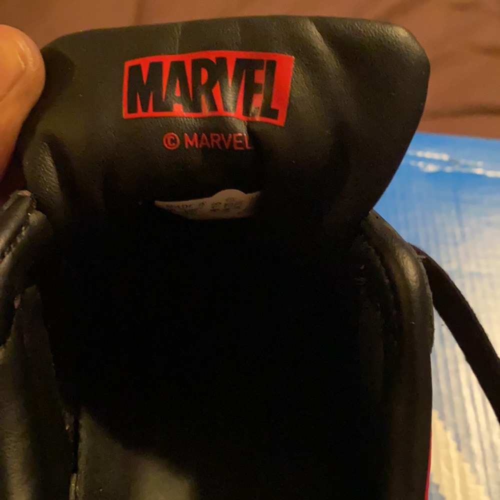 Sneakers - Picture 3 of 4